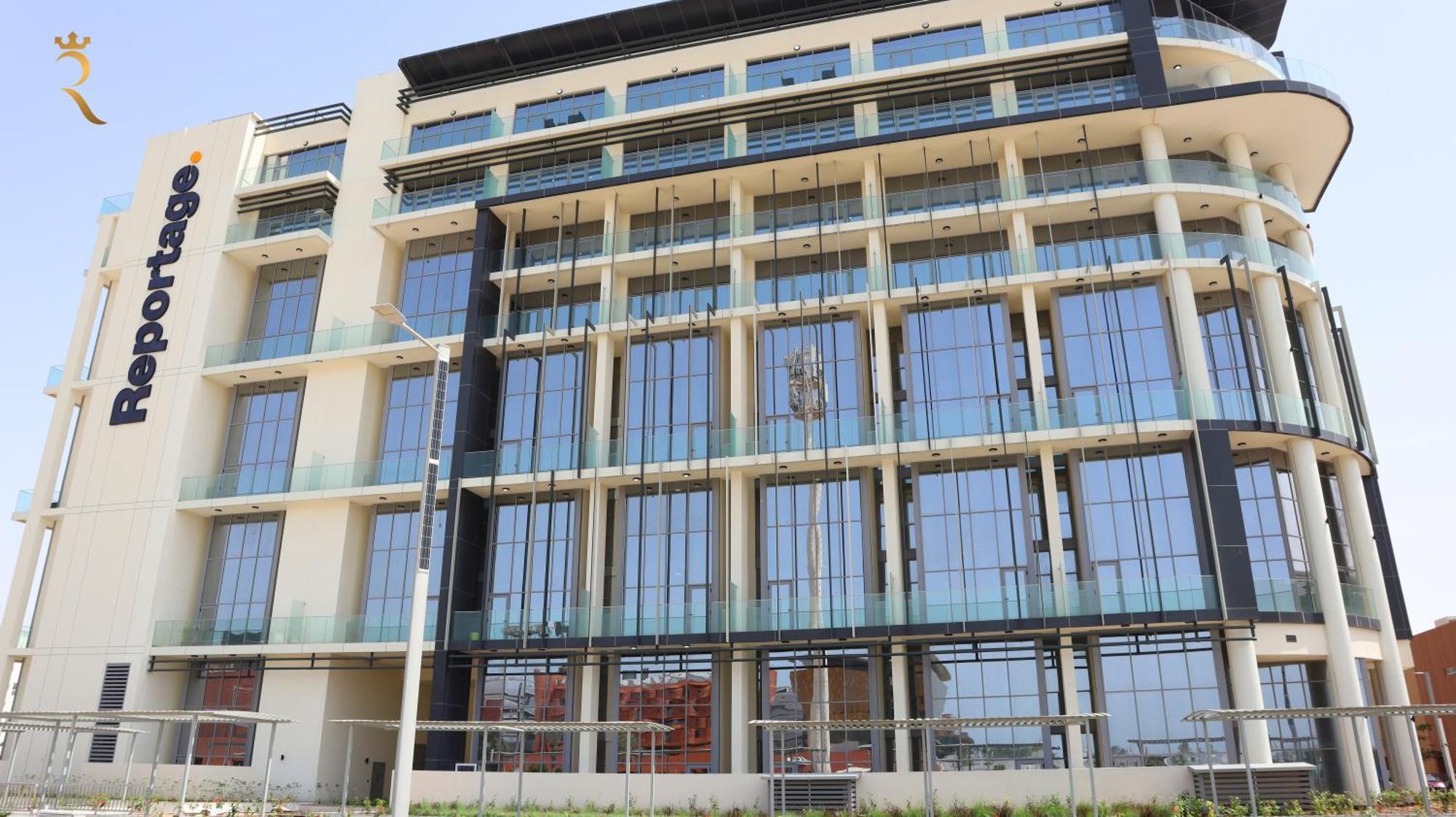 Duplex Elegance Retreat Transit - 2 Bedroom In Masdar *